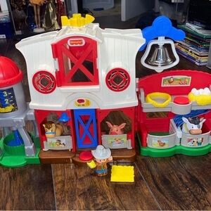Fisher-Price Little People Farm Playset - Red, White, Blue, Yellow